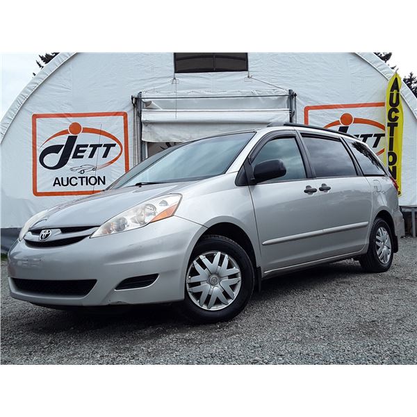 E2 --  2007 TOYOTA SIENNA CE, Silver, 306140 KM's