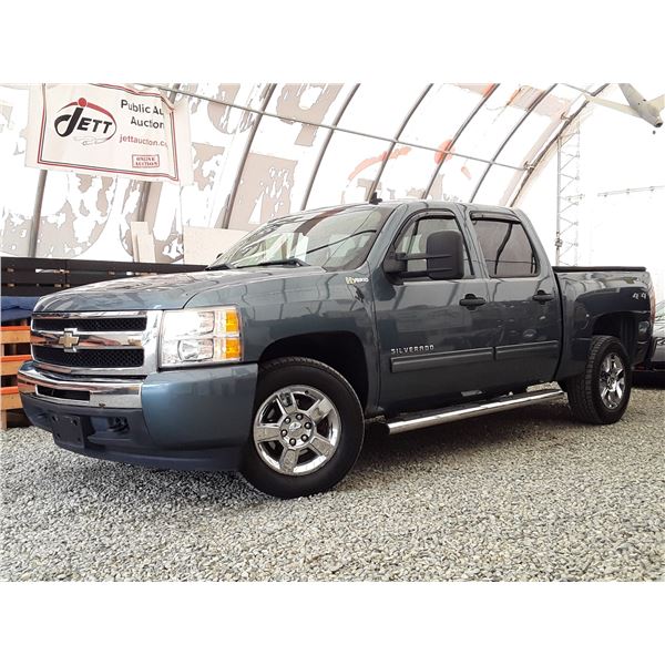 G1 --  2010 CHEVROLET SILVERADO HYBRID 1500 CREW CAB 4X4, Grey, 226517 KM's