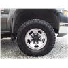 Image 28 : G4 --  2002 CHEVROLET SILVERADO 2500 HEAVY DUTY EXT CAB 4X4, Grey, 384404 KM's