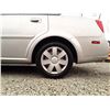 Image 18 : A8 --  2004 CHEVROLET OPTRA, Grey, 46651 KM's