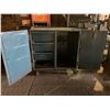 Image 2 : CRS METAL MOBILE 2 DOOR TOOL STORAGE CABINET WITH SCHULZ BENCH VISE