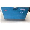 Image 2 : VINTAGE BLUE METAL COLEMAN COOLER