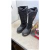 Image 2 : NEW MOTOTRCYCLE WHEEL CHOCK AND SIZE 9 WINDRIVER RUBBER BOOTS