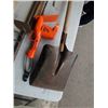 Image 2 : LOT OF SHOVELS, HOE, ELECTRIC HEDGE TRIMMER, RAKE AND GARDEN TOOLS
