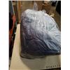 Image 2 : BOX OF TARPS AND QUILT