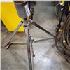 Image 2 : 5TH WHEEL ADJUSTABLE TRIPOD