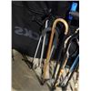 Image 2 : 2 BUNDLES OF CANES AND TRASH PICK UP TOOLS