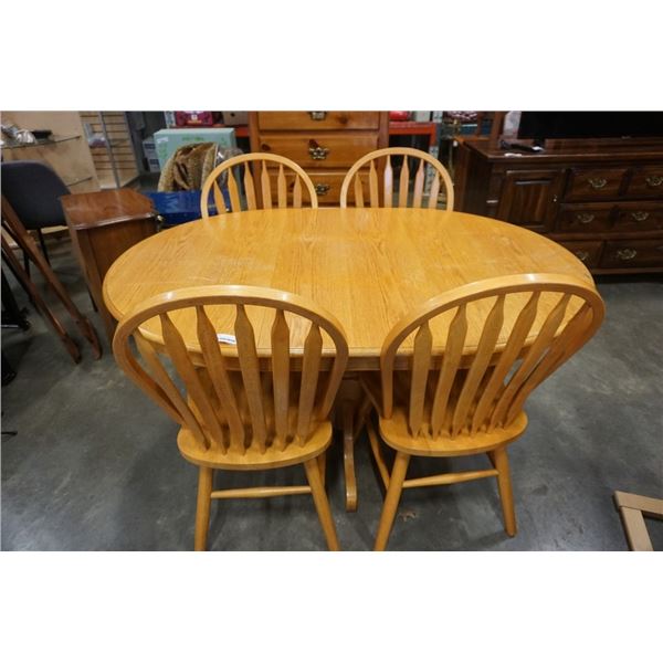 ROUND DINING TABLE WITH LEAF 4 HOOPBACK CHAIRS