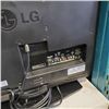 Image 3 : 32'' class (31.5'' diagonal) LCD Widescreen HDTV with HD-PPV Capability