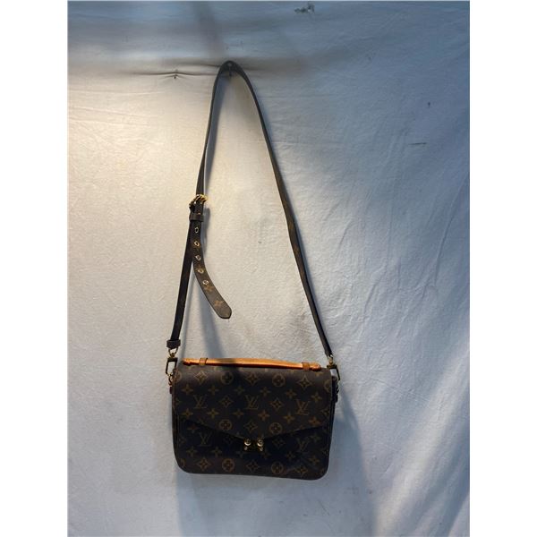 Louis Vuitton purse needs front closure repair see pictures