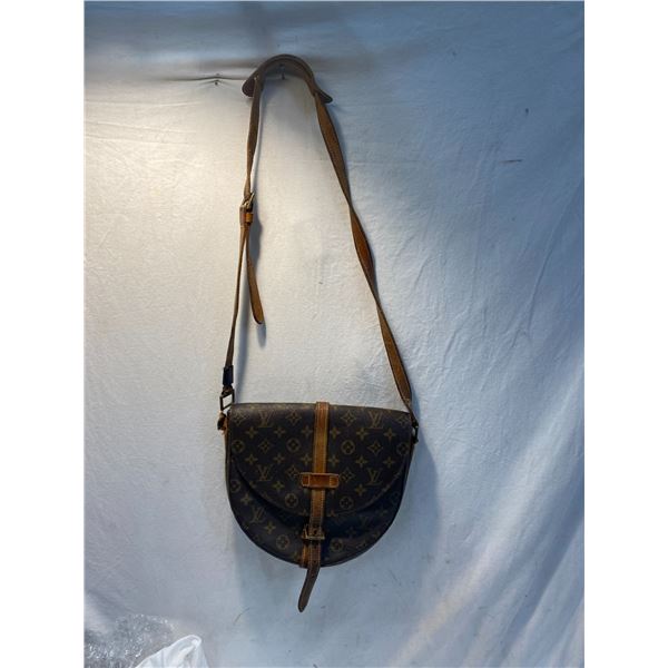 Louis Vuitton purse needs  repair see pictures