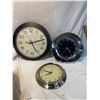 Image 1 : 3 clocks