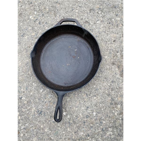 Cast iron frying pan lodge