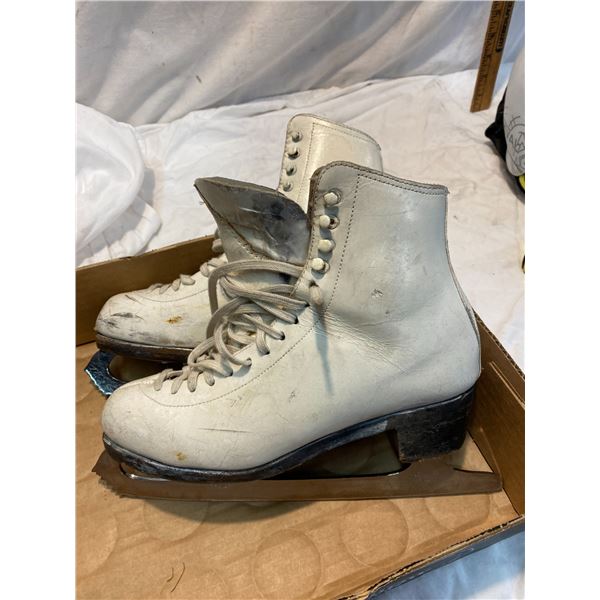 Figure skates size 6.5