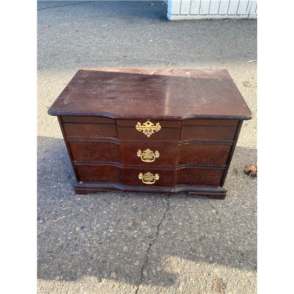 Jewelry box