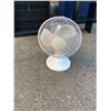 Image 1 : Table fan