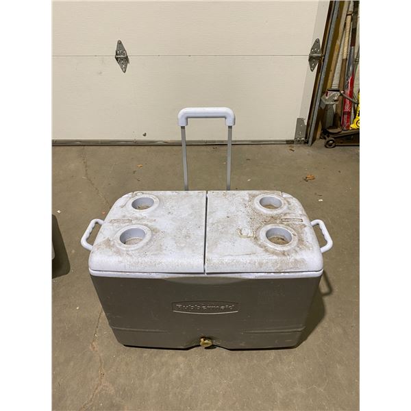 Rubbermaid cooler needs cleaning