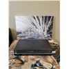 Image 1 : Toshiba VHS & DVD Combo Player (SDV398KC2) with Canvas Water Droplet Picture 24"w x 16"h