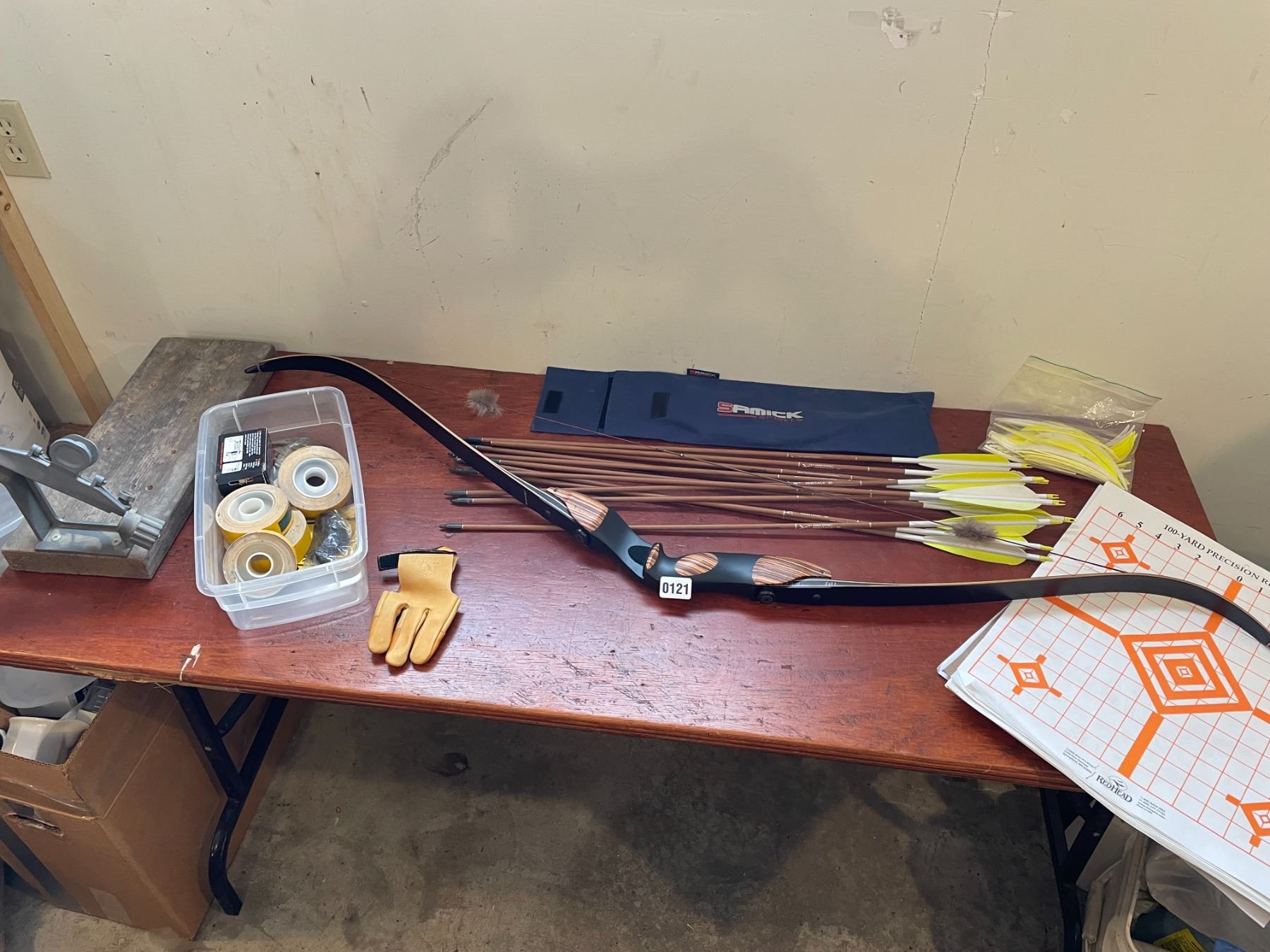 Tradtech Archery Bow & Arrows (x12), Targets, Arrow Heads, Fletching ...