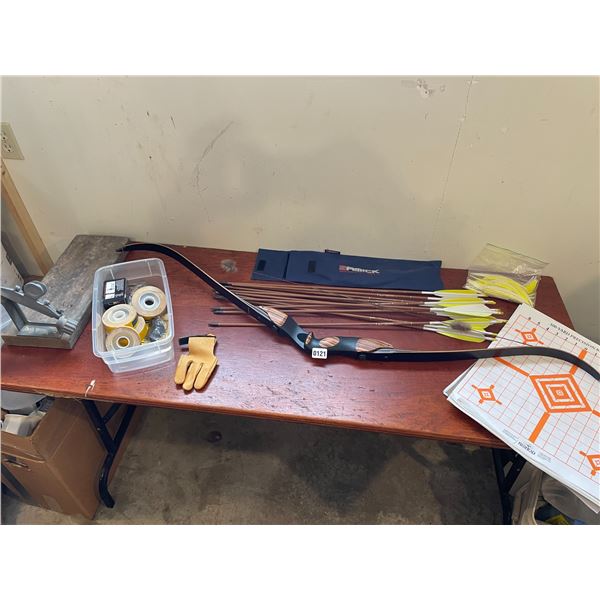 Tradtech Archery Bow & Arrows (x12), Targets, Arrow Heads, Fletching Tool & Accessories