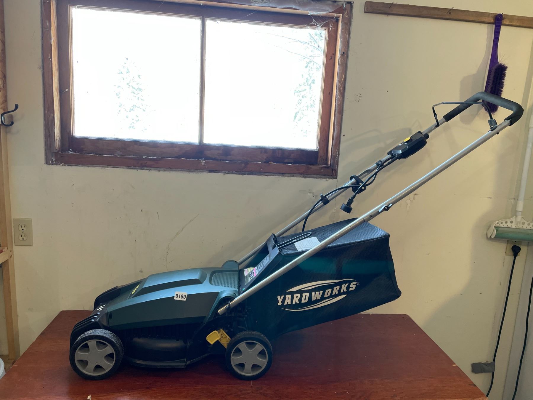 Yardworks 14" 9A Electric Lawn Mower with Bag 120V Model 06017206