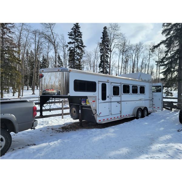 2009 Sundowner Sunlite 727 Customized Horse Trailer with Sleeping Quarters 102"W x 29.6'L x 7'H