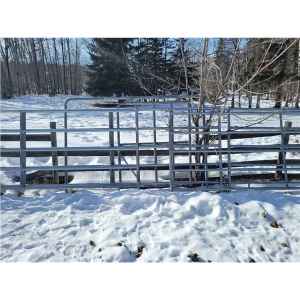 Temporary Galvanized Panels x18 - 12' with a Ride Through Gate 5' x 8' Approx 60' Diameter Round Pen