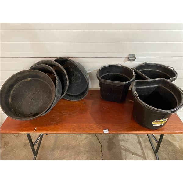 Water Buckets x3 & Horse Feeders x4