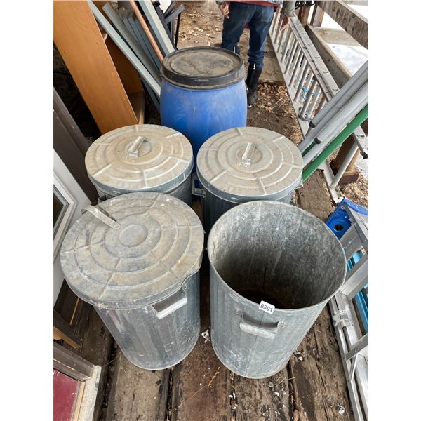 Metal Garbage Cans with Lids x4 - Rain Barrel - Oat Barrel