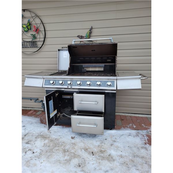 Jenn-Air Natural Gas BBQ (Barely Used) Model 730-D709B with Portable Fire Pit