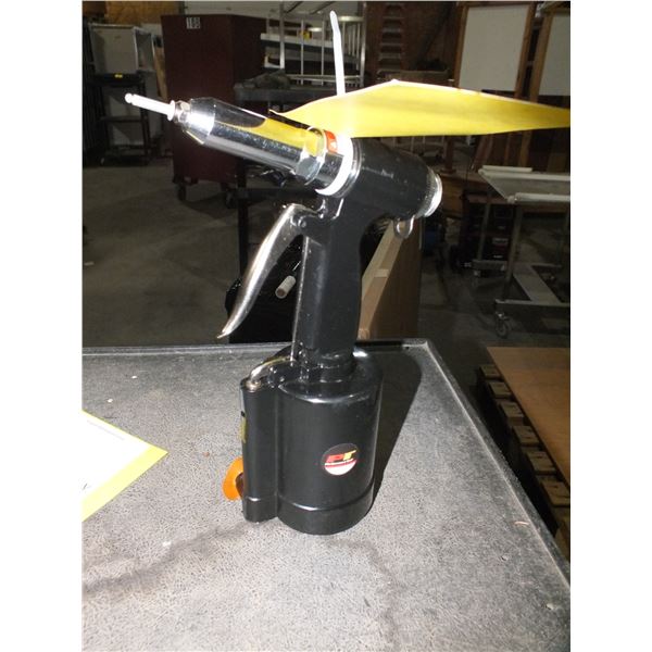 Air Powered Rivet Gun