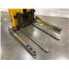 Image 3 : 2200 Lb Big Joe S22 Straddle Stacker / Lift Truck