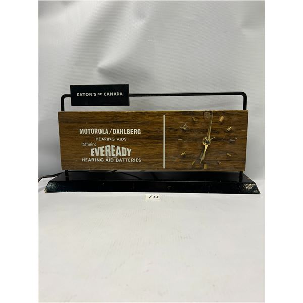 Vintage Eaton's of Canada Eveready Batteries Advertising Electric Clock