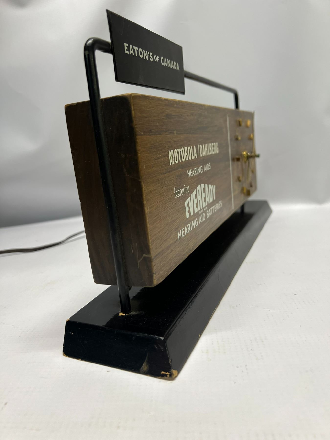 Vintage Eaton's of Canada Eveready Batteries Advertising Electric Clock