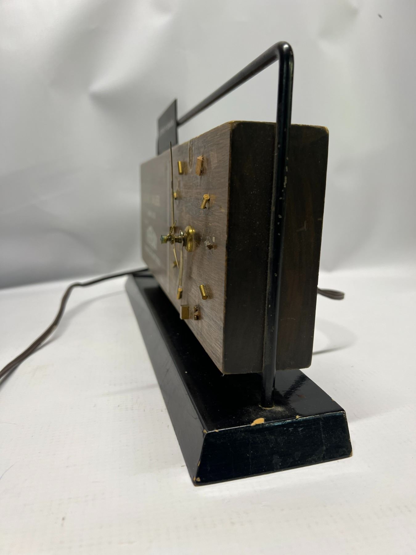 Vintage Eaton's of Canada Eveready Batteries Advertising Electric Clock