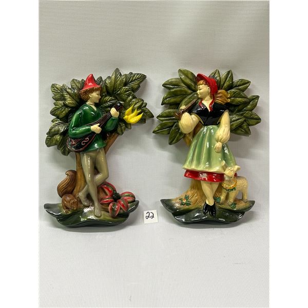 2 Vintage Chalkware Wall Hangings (couple nicks, see pics) approx: 12x8"