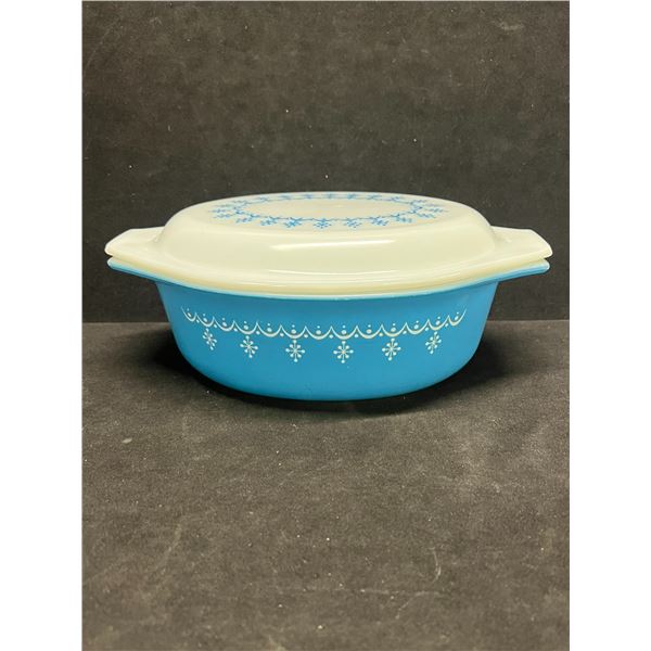 Pyrex Blue Snowflake / Garland 043 Casserole w/lid 1.5 QT