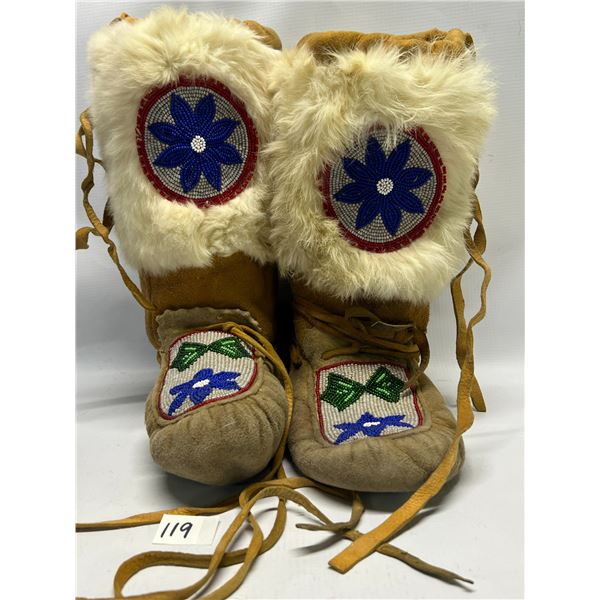 First Nations Beaded Footwear Mukluks (Foot approx: 8.5x3.75" & 10"T)