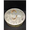 Image 8 : Vintage Round Peek Frean Mayflower Pilgrim Fathers Tin Appr: 9.5x3.25"