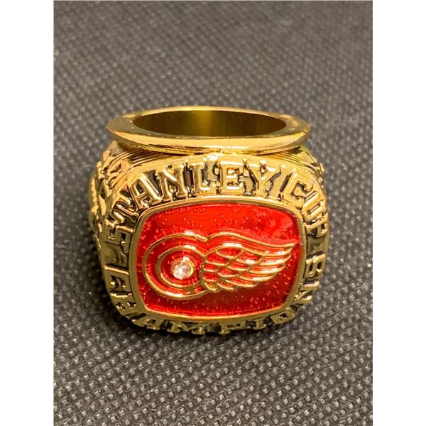 NHL Detroit Red Wings 1997 Stanley Cup Championship ring Weight 65.0 Grams