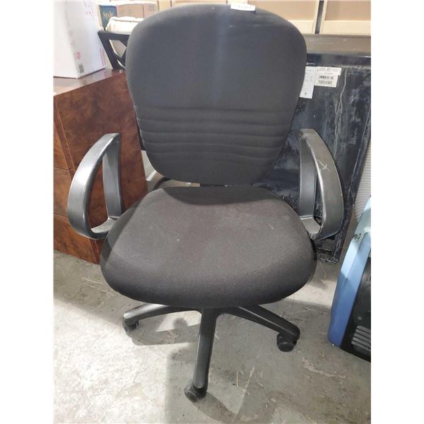 *SOLD AS IS* Linea Italia Adjustable Office Chair on castors