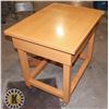 Image 2 : WOODEN MERCHANDISER TABLE 39" X 29.5" X 36"