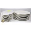 Image 1 : LOT OF 20 OVAL DINNER PLATES EXTRA LARGE