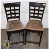 Image 1 : PAIR BAR HEIGHT WOOD CHAIRS 25"SEAT