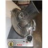 Image 2 : BERKEL MANUAL FEED MEAT SLICER (12" BLADE)