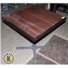 Image 1 : WOOD GRAIN TABLE /W BASE 30" X 30"