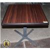 Image 1 : WOOD GRAIN TABLE /W BASE 30" X 30"