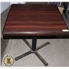 Image 1 : WOOD GRAIN TABLE /W BASE 30" X 30"