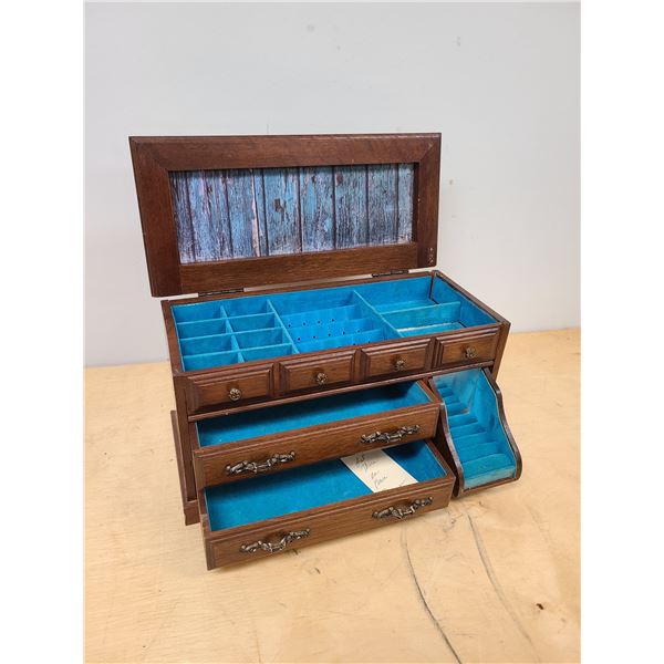 VINTAGE WOODEN JEWELRY BOX