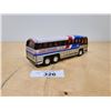 Image 2 : VINTAGE GREYHOUND BUS